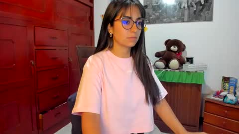 Isabella22 1 online show from January 2025 04:00:01 AM