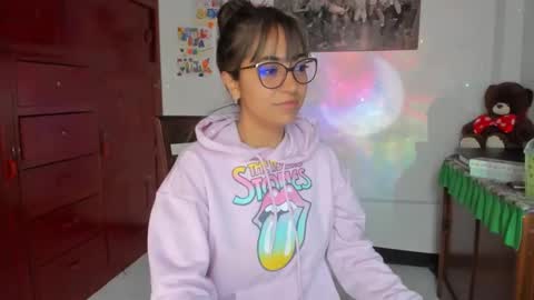 Isabella22 1 online show from February 2025 12:39:01 PM