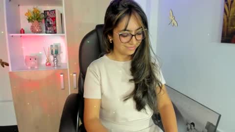 Isabella22 1 online show from February 2025 06:54:02 PM