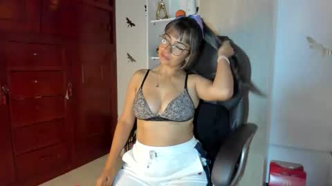 Isabella22 1 online show from February 2026 12:27:02 AM