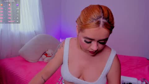 Isabella Arias online show from December 2024 06:20:02 PM