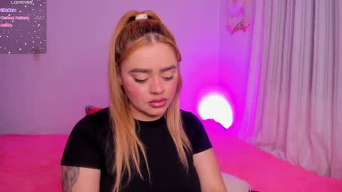 Isabella Arias online show from January 2025 05:52:02 AM