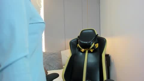 Isabel florez online show from March 2026 12:12:02 PM