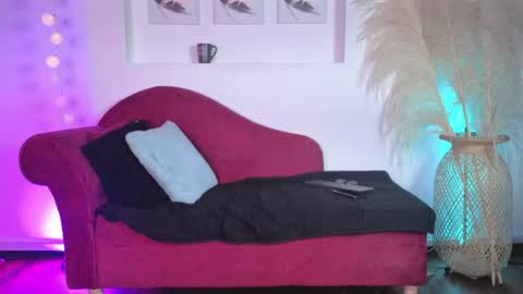 Snapshot of isabella_lt chatting on June 2026 09:12:02 AM online show from June 2026 09:12:02 AM
