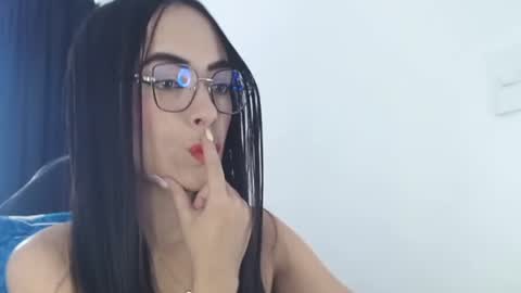 Snapshot of isabella_piercee chatting on June 2026 07:33:01 PM isabella_piercee online show from June 2026 07:33:01 PM