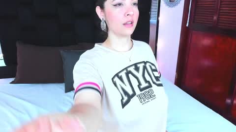 Isabella Your Queen  online show from January 2025 03:37:01 AM