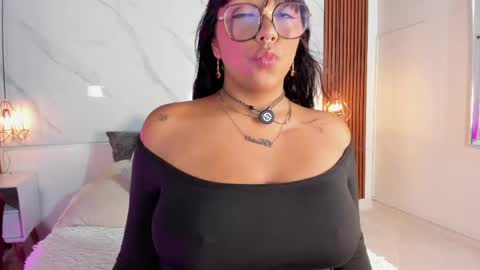 Snapshot of isabella_zc chatting on April 2026 02:32:01 PM isabella zc online show from April 2026 02:32:01 PM