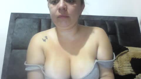 Snapshot of isabellaa_hills_ chatting on June 2026 04:33:01 PM isabellaa_hills_ online show from June 2026 04:33:01 PM