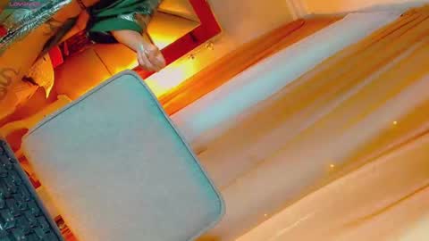 Snapshot of isabellagirs chatting on September 2025 03:18:02 AM isabellagirs online show from September 2025 03:18:02 AM