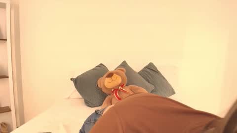 Isabella  online show from February 2026 01:27:02 PM