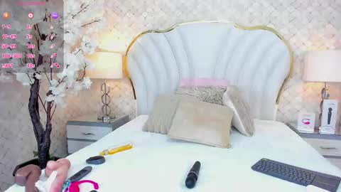 Isabella  online show from November 2025 01:55:01 PM