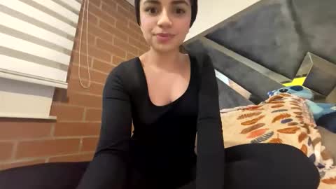 Snapshot of isabellakoffs chatting on February 2026 01:44:02 AM Isabella.. back again online show from February 2026 01:44:02 AM