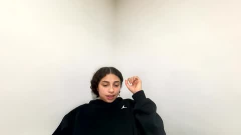 Snapshot of isabellakoffs chatting on February 2026 02:20:02 AM Isabella.. back again online show from February 2026 02:20:02 AM