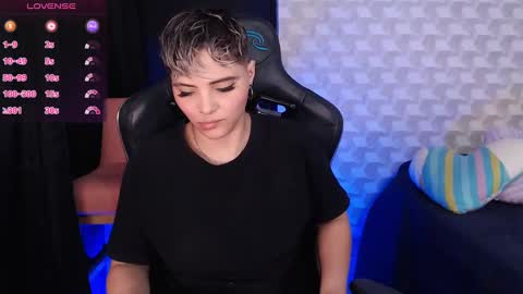 Isabella Mout  online show from February 2025 06:10:01 PM