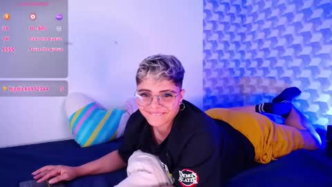 Isabella Mout  online show from February 2025 11:32:01 PM