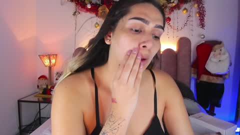 Snapshot of isabellas_smith chatting on December 2024 09:33:02 PM Martina IG martissmith01 online show from December 2024 09:33:02 PM