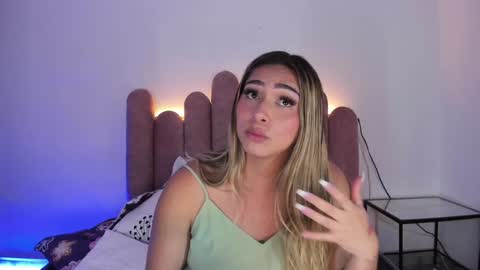 Snapshot of isabellas_smith chatting on January 2025 01:36:02 AM Martina IG martissmith01 online show from January 2025 01:36:02 AM