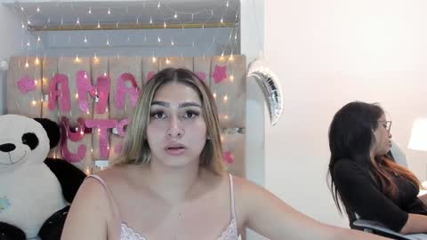 Snapshot of isabellas_smith chatting on January 2025 03:32:01 PM Martina IG martissmith01 online show from January 2025 03:32:01 PM