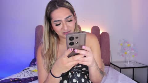 Snapshot of isabellas_smith chatting on January 2025 11:15:02 PM Martina IG martissmith01 online show from January 2025 11:15:02 PM