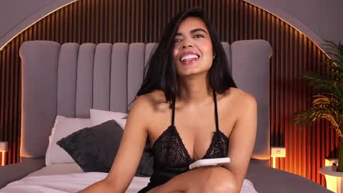Snapshot of isabellax21 chatting on May 2026 04:06:01 AM Isa online show from May 2026 04:06:01 AM
