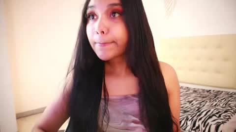 Snapshot of isabelle_lane chatting on November 2025 12:26:01 PM online show from November 2025 12:26:01 PM