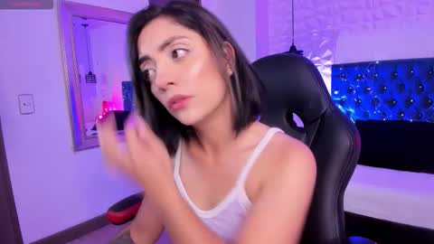 isabel  online show from November 2025 09:48:02 PM