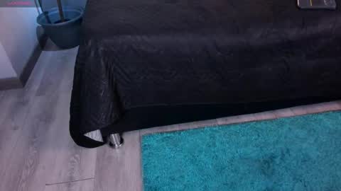 I S A  S AN D E R S  online show from October 2025 08:09:02 PM