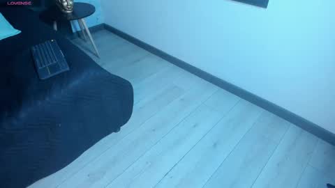 I S A  S AN D E R S  online show from November 2025 07:12:01 PM