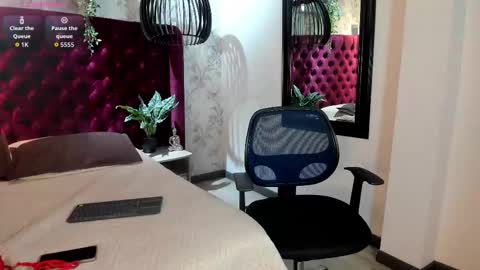 I S A  S AN D E R S  online show from November 2025 07:01:02 PM