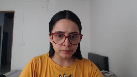 Emma online show from November 2025 03:45:01 PM