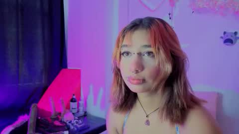 Isisjones18 online show from October 2025 06:42:01 PM
