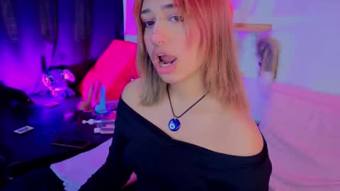 Isisjones18 online show from November 2025 05:12:02 PM