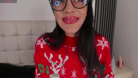 Snapshot of isisnoir chatting on December 2025 06:27:02 PM Isis Noir online show from December 2025 06:27:02 PM