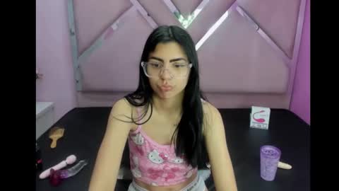 Snapshot of isisrousexx chatting on February 2025 10:52:01 AM isisrousexx online show from February 2025 10:52:01 AM