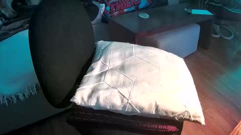 Iskarius online show from April 2026 08:31:02 PM