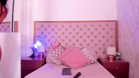 Vanessa online show from October 2025 02:48:02 AM