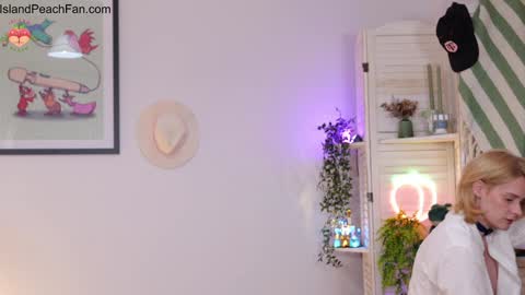 Lou  Peaches online show from March 2026 09:08:01 PM