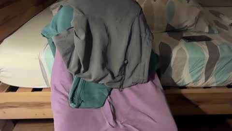 islandforfun online show from March 2025 05:01:01 AM