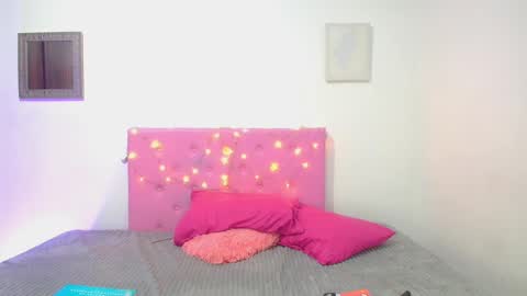 issa_kitty online show from February 2025 06:26:01 PM