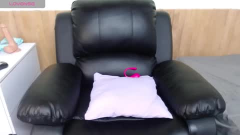 issa_km online show from March 2025 11:15:02 PM