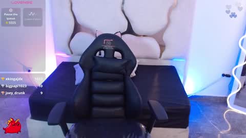 Issa online show from February 2025 09:05:02 AM