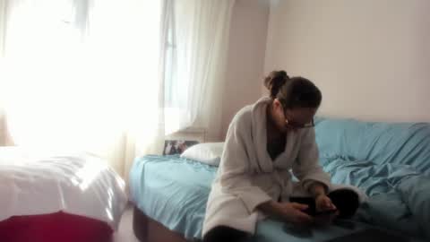 Issabelle online show from March 2025 08:41:02 AM