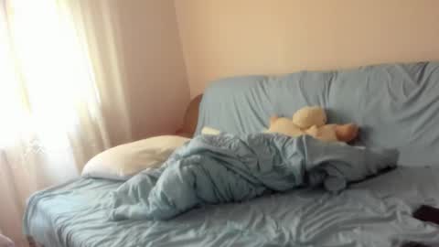 Issabelle online show from November 2025 05:52:02 AM