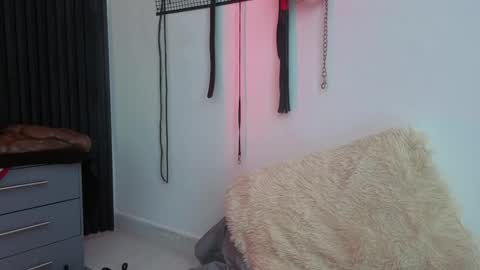 Issafoxx online show from April 2026 08:57:02 PM