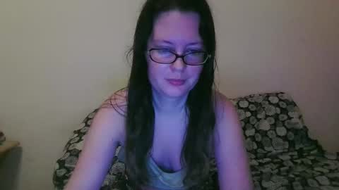 issamayy333 online show from June 2026 06:05:02 AM