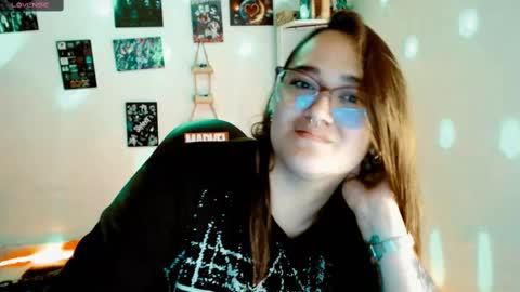 Yiz online show from February 2025 10:32:02 AM