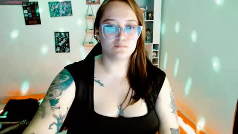 Yiz online show from February 2025 07:22:01 AM