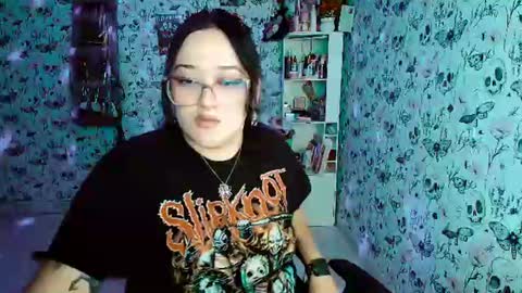 Snapshot of issis_demon chatting on July 2026 03:00:02 AM Yiz online show from July 2026 03:00:02 AM