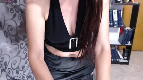 Issy online show from April 2026 10:22:02 AM