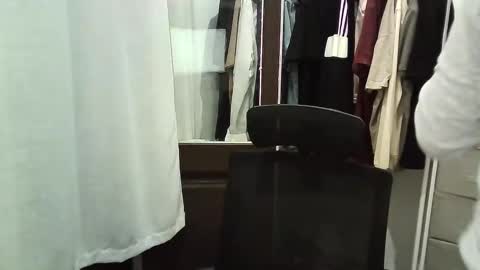 italianboybcn online show from December 2025 05:51:01 PM